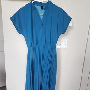 Beautiful pleated blue midi dress